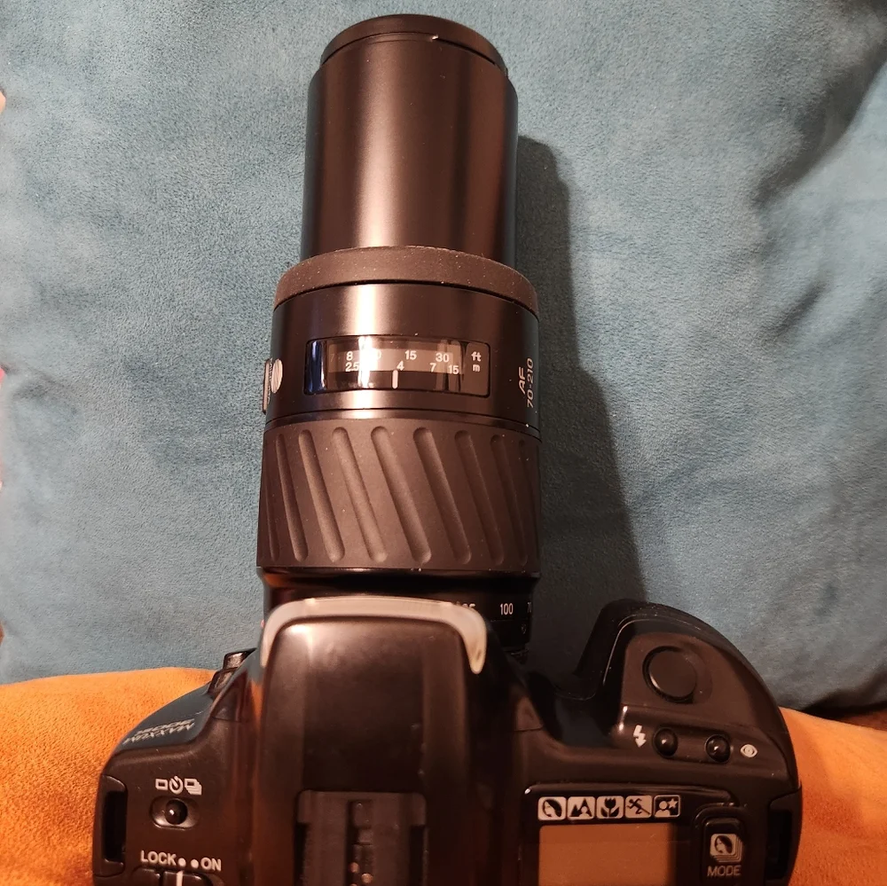 Minolta MAXXUM 300SI WITH TWO LENS